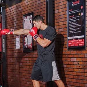 BRAND NEW 9ROUND KICKBOXING ADJUSTABLE FITNESS BOXING GLOVES